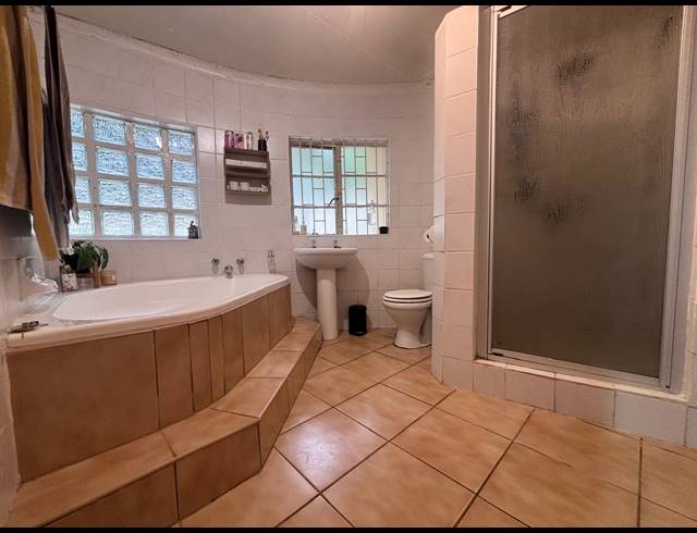 3 BEDROOM TOWNHOUSE FOR SALE IN UMTENTWENI